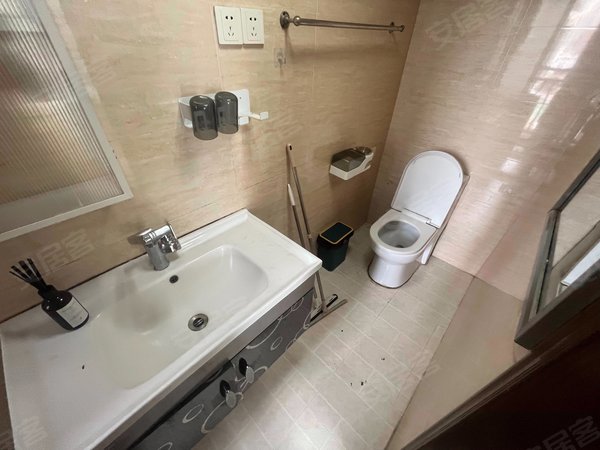 深圳福田华强南桐林城市广场桐林公寓精装两房,装修漂亮,干净整洁,厅