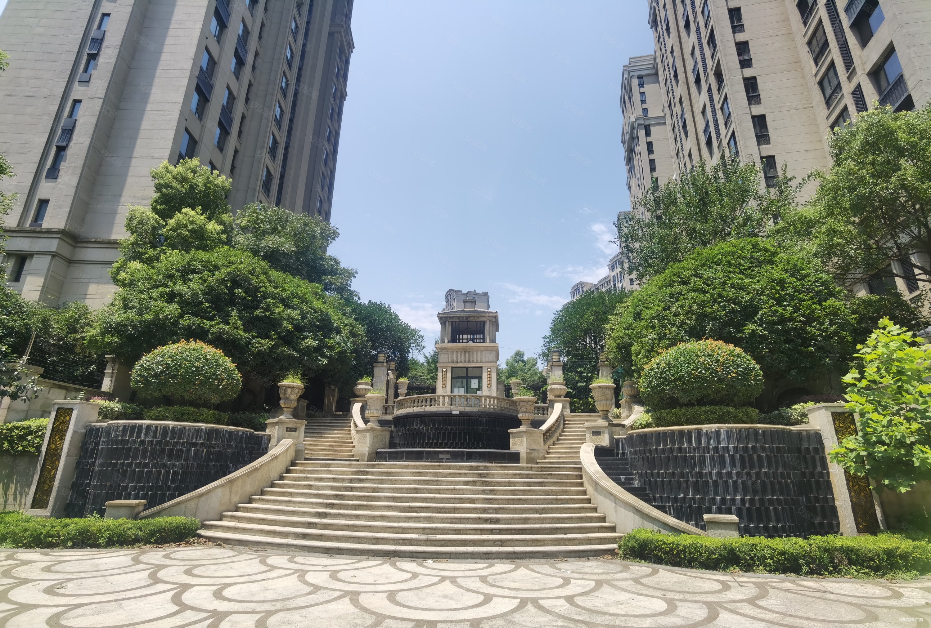 华润中央公园(一期南区公寓住宅)3室2厅2卫144㎡南北1098万