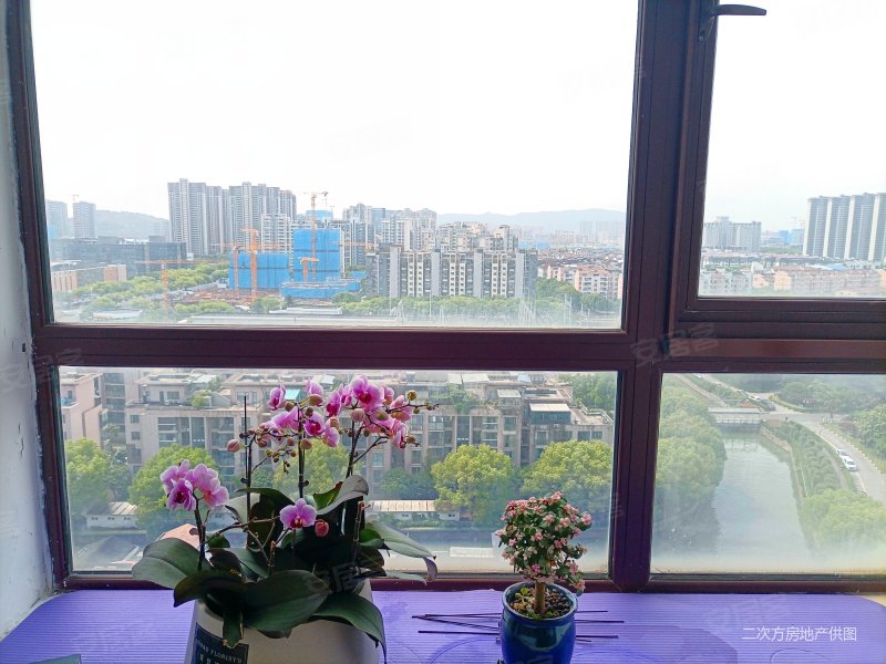 急抛 吴宫丽都精装小户 景观楼层保养好 带租约出售!