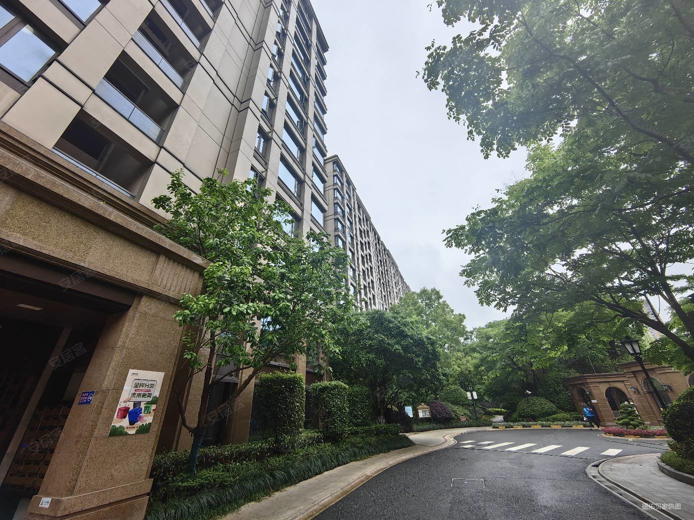 美哉美城 毛坯随性装修 赠送40方 紧邻印象城 邻近地铁口