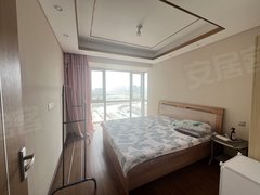 大连甘井子体育新城中海物业，大三室户型，精装修出租房源真实图片