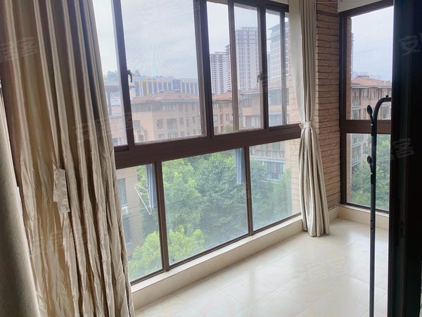 杭州临安临安城区御城涵园御城涵园 422户型 带两个阳台 2500月包物业