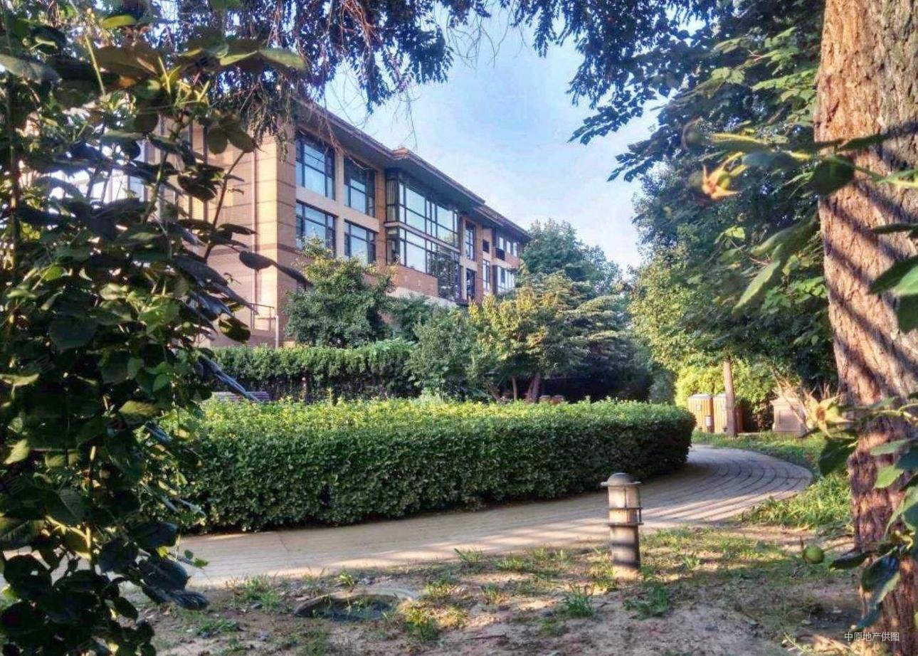 万城华府(中心位置 联排别墅)地上三层地下一层,万城华府玺园二手房