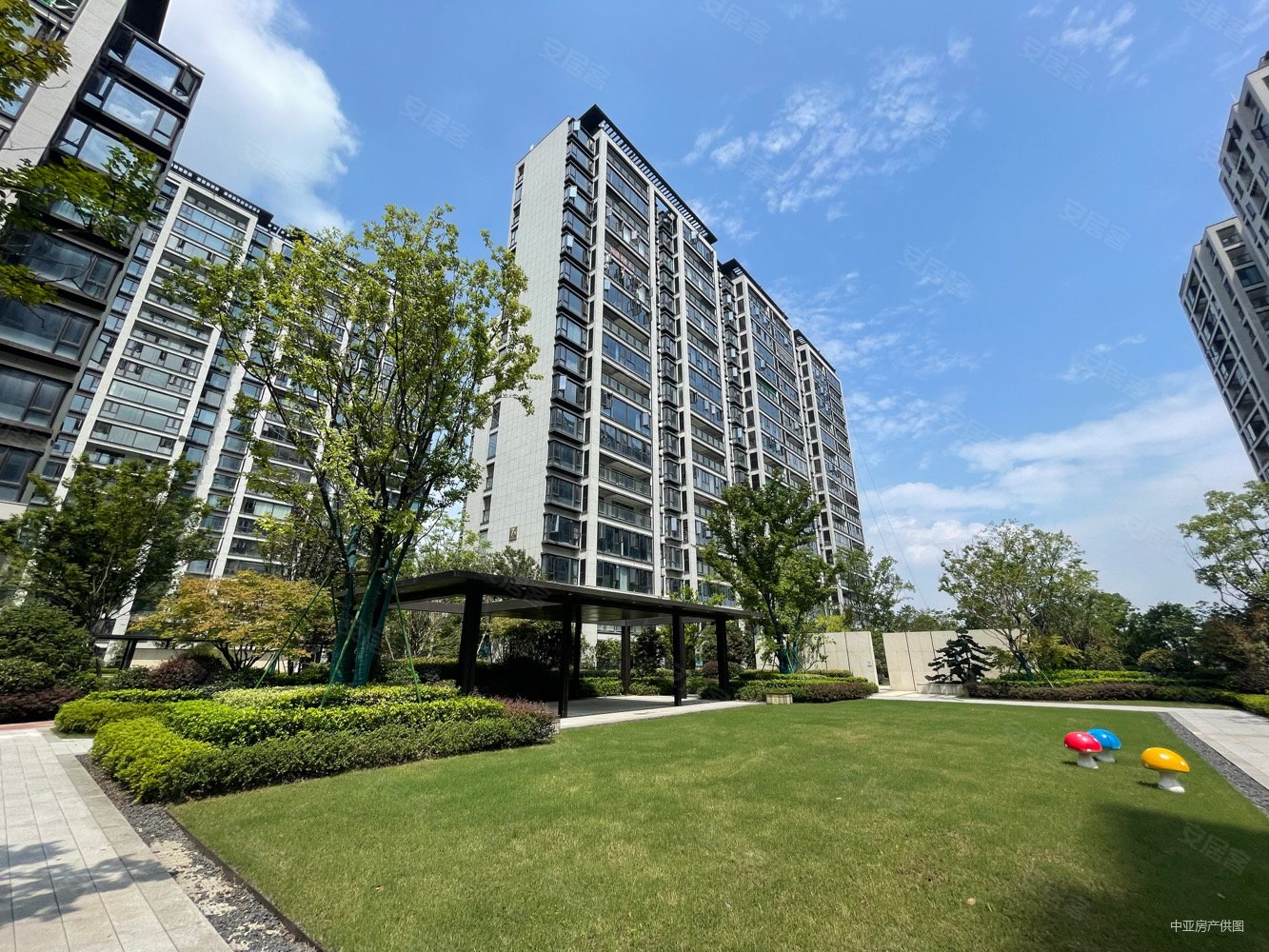 美的国宾府108平单价14万多送装修急售155万可谈