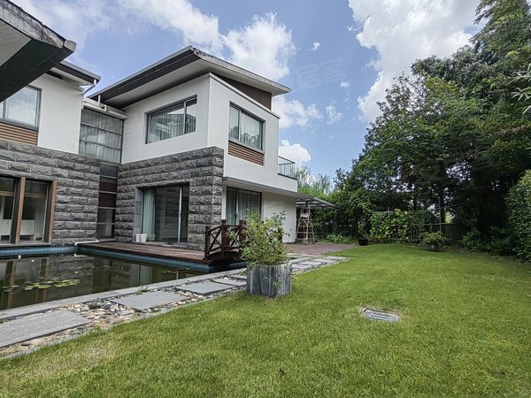 上海青浦徐泾湖畔佳苑(别墅)刚整修好,目前空房,家具根据客户配置