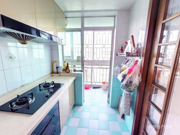 电梯房,靠近万科广场,满五红本,价格可谈,业主急卖,看房方便,尚景花园