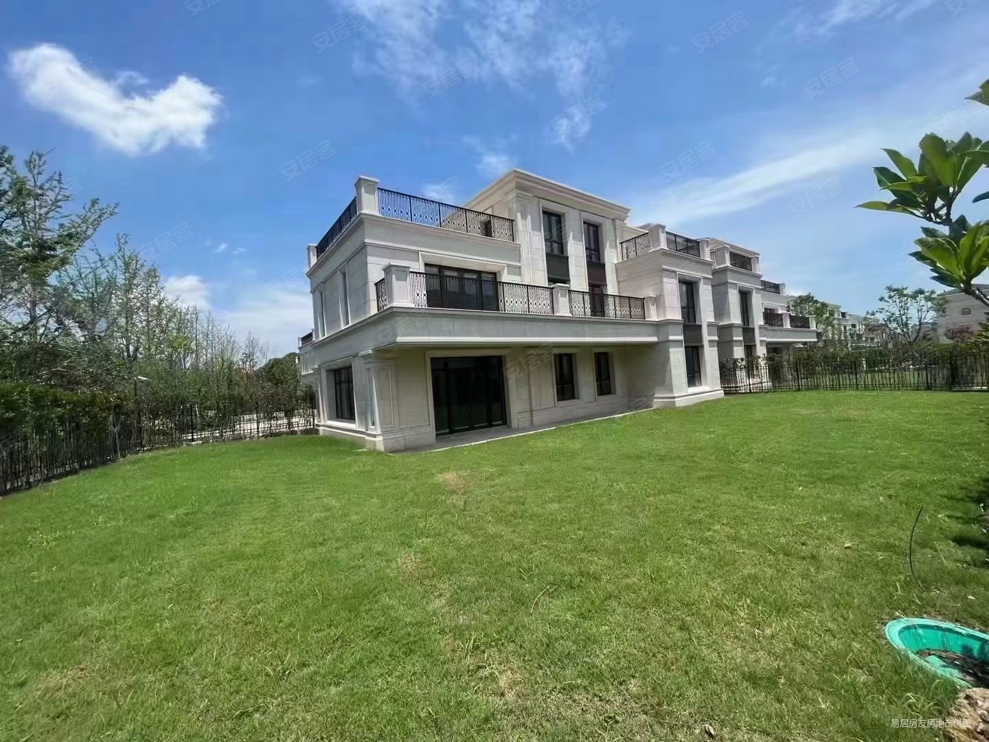 建屋康帝庄园388双拼地上三层无地下室大花园停车方便