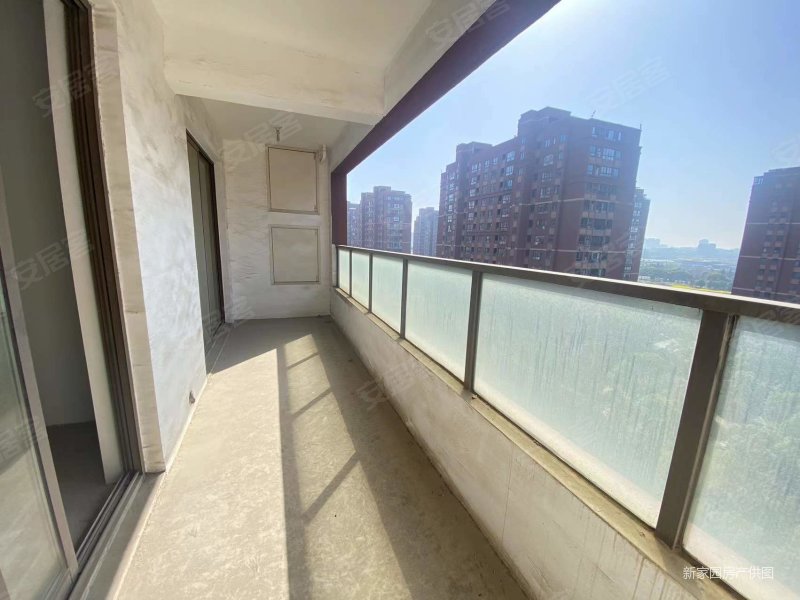 总高18层中上楼层万濠星城南北通透毛坯任意装修