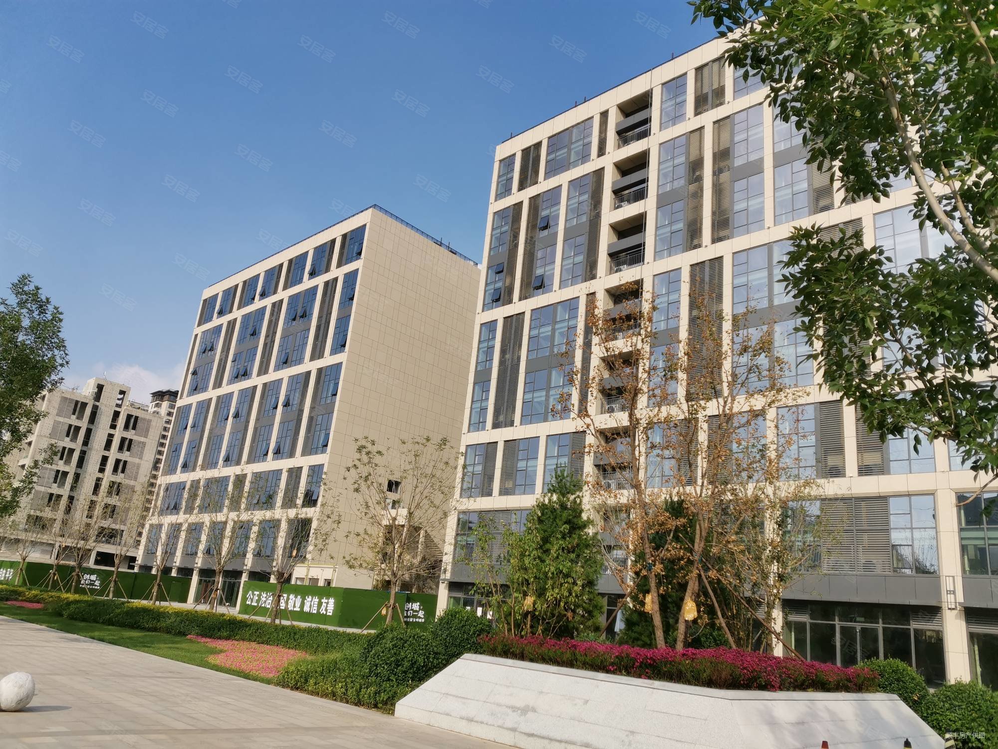 上善颐园芷菱苑商住楼