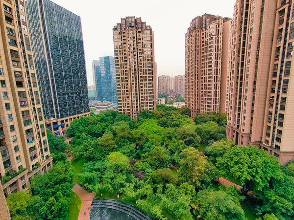 重庆渝北照母山约克郡汀兰今日新上架,约克郡汀兰,精装修3室,楼下轻轨