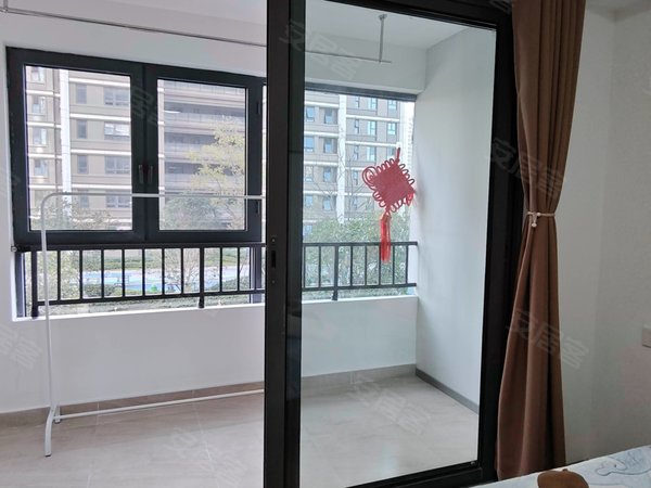 南京浦口江浦街道越江时代苑仅靠江浦研创园 孵鹰大厦 越江时代小区 0中介 提供宽带出租房源真实图片