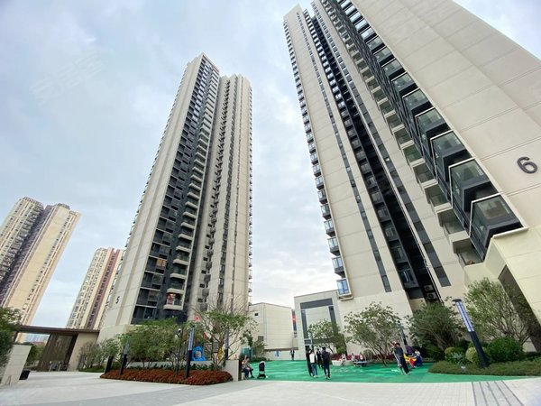 深圳坪山坪山万樾府临比亚迪14号线锦龙地铁 创新广场 潮商对面 万樾