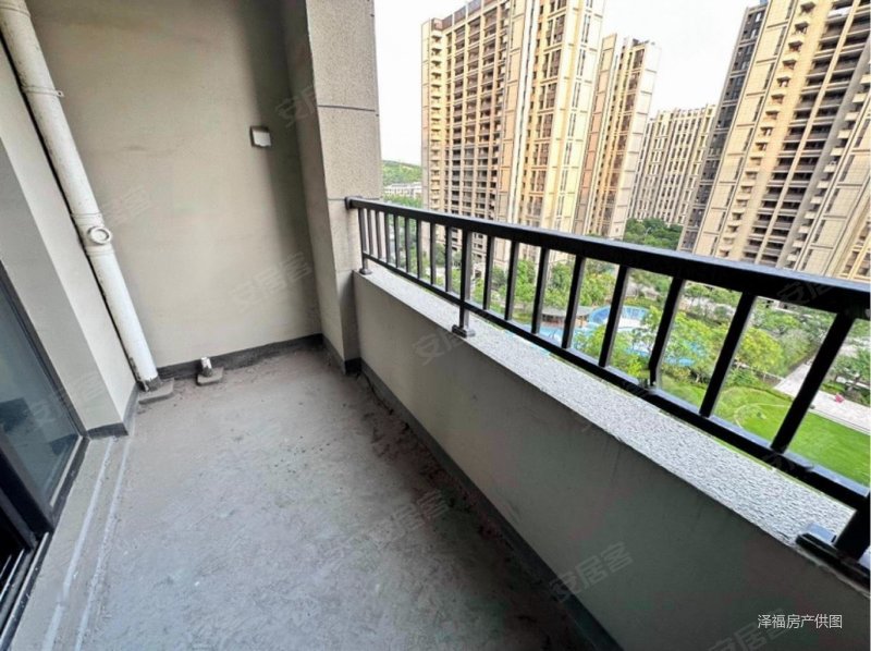 保利合景珑湾一期毛坯三室俯瞰整个小区环境有车位