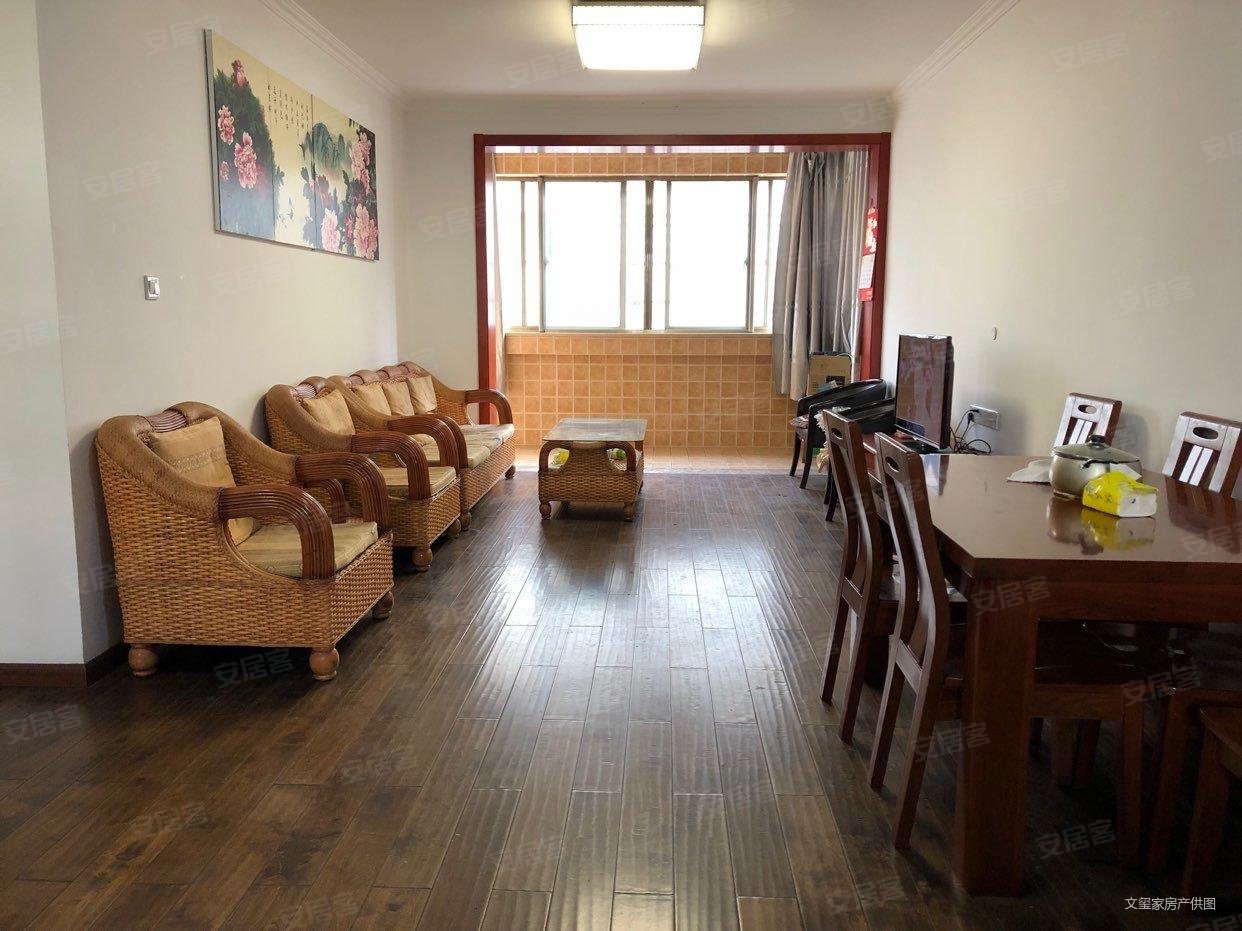 金澄花园二区金澄路3室2厅2卫11539平方米