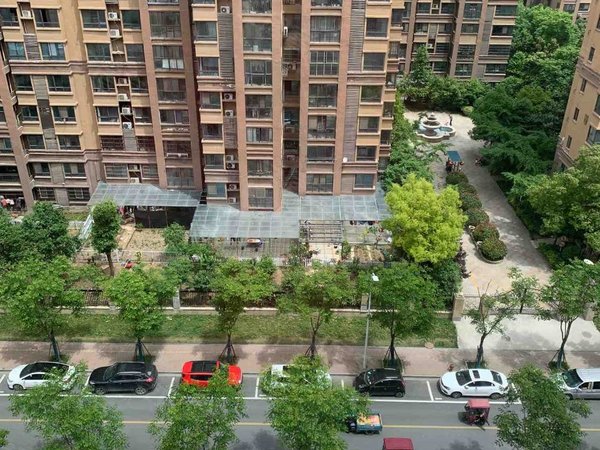 阜阳颍州淮河路万霖花苑西区万达对面 万霖花苑 房东降价急租 给钱就