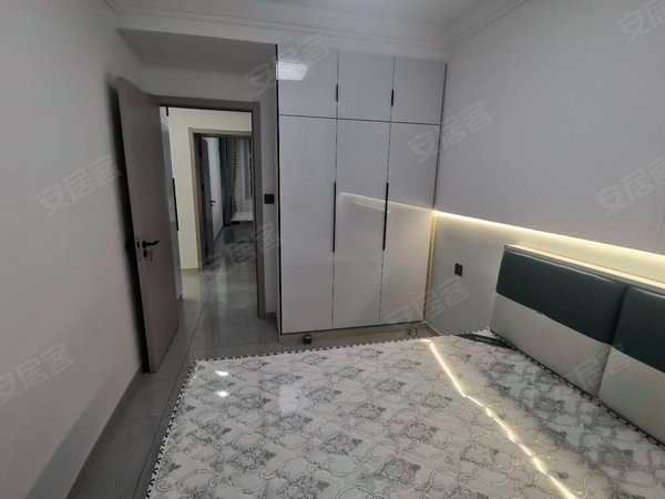 大连西岗工人村工人村小区工人村707车站,精装,地暖,两室一厅,拎包即