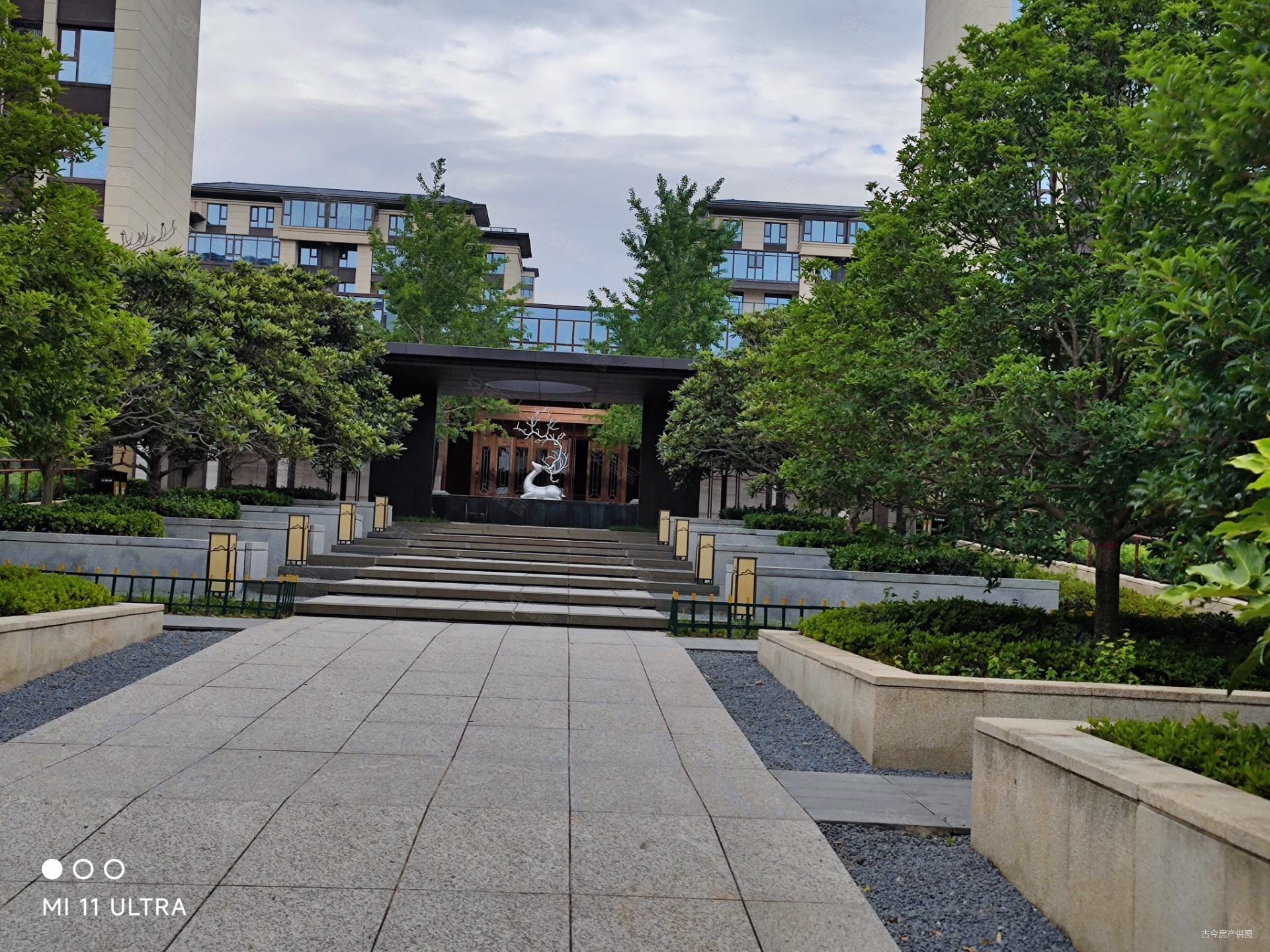 东方府边户契税满两年带地下停车场车位证在手随时看房