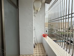 汕尾汕尾城区城区周边金鹏路新兴小区附近全新两房一厅带阳台多套,配热水器油烟机空调出租房源真实图片