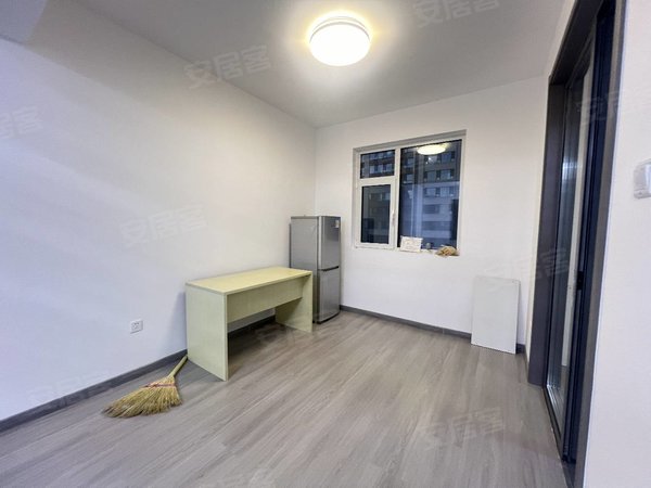 晋城城区古矿君悦华府泽州北路 君悦华府 简装三室 价格面议 随时看房