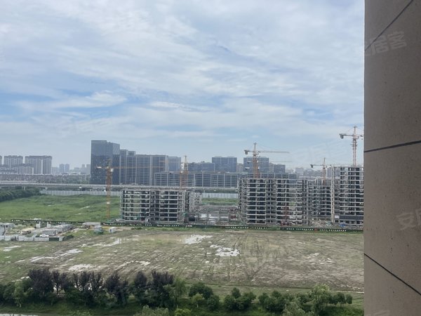 嘉兴南湖南湖街道东方禾苑万兴苑 绿城旁 包物业车位 房东自住精装修