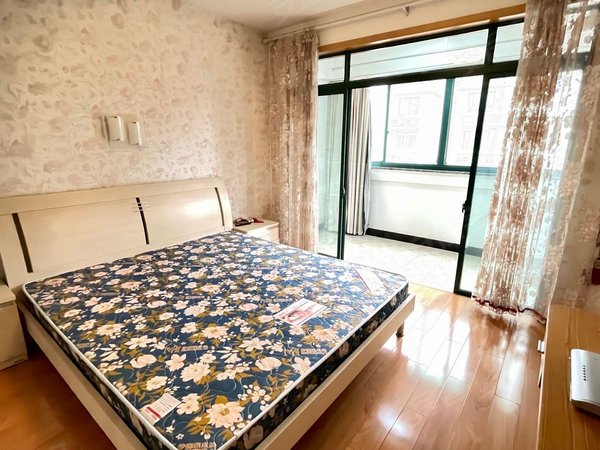 杭州桐庐桐庐城区龙潭小区城南小学附近 龙潭小区3室2厅2卫2300元