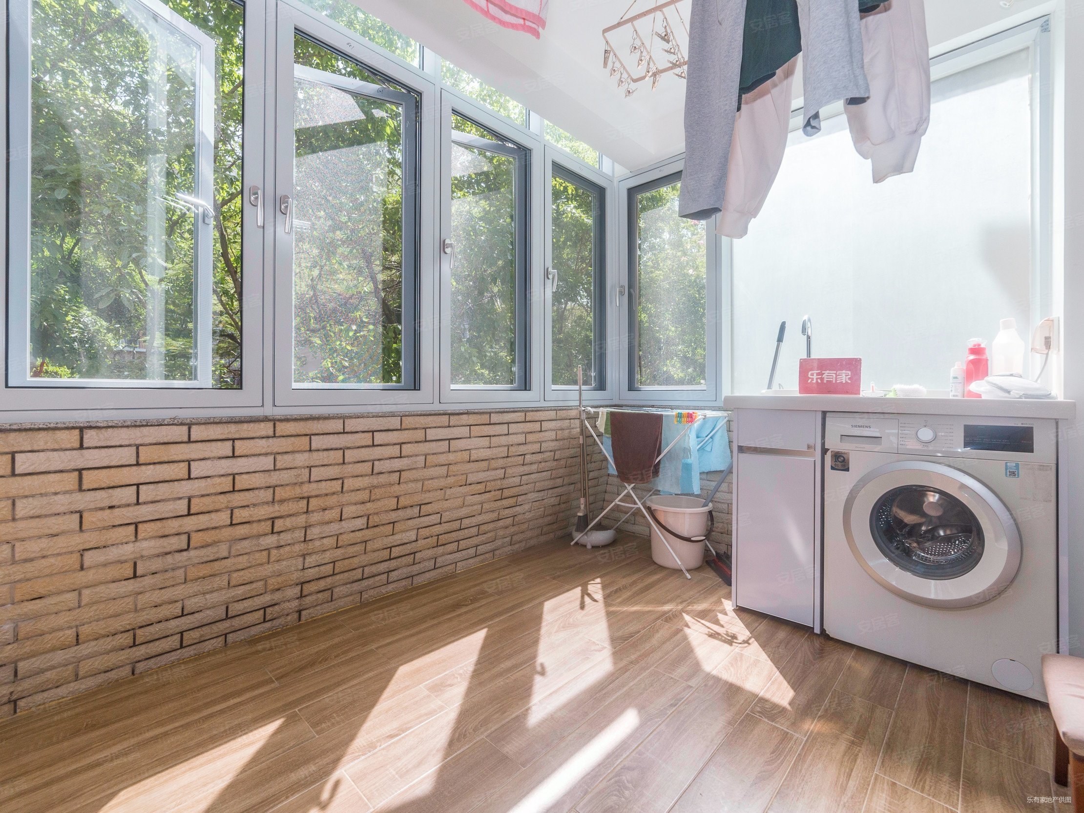 阳光棕榈园3室2厅2卫106.18㎡南588万