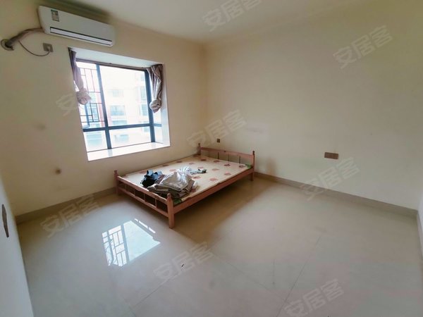 深圳宝安松岗鸿盛花园松岗华润万家,鸿盛花园,大四房两卫,高楼层南北