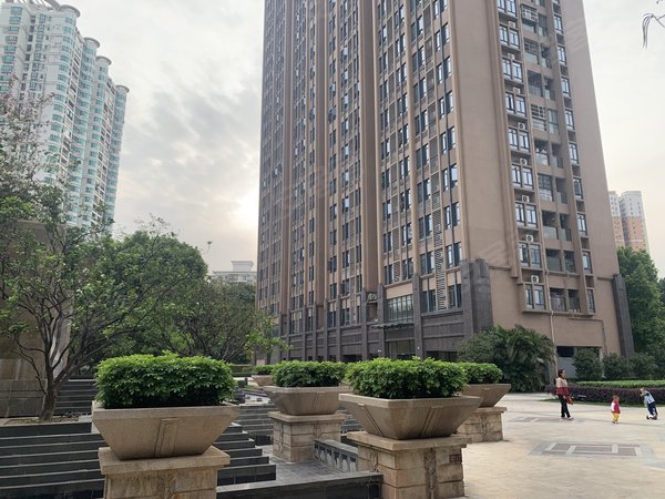 广州海珠工业大道南新城国际寓新城国际寓 中层单身公寓 保养新两房