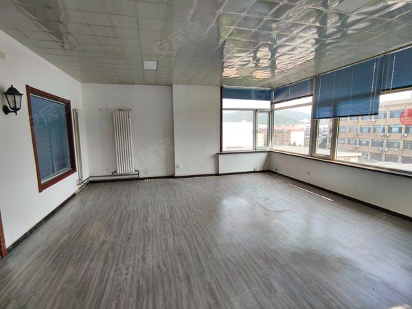 济南市中七里山紫宸大厦居民楼玉函路济大路路口 3层小楼出租 停车