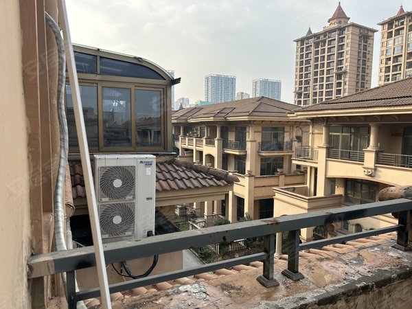 无锡惠山堰桥银河湾紫苑(别墅)这边有超市,饭店菜市场,上下班方便出租