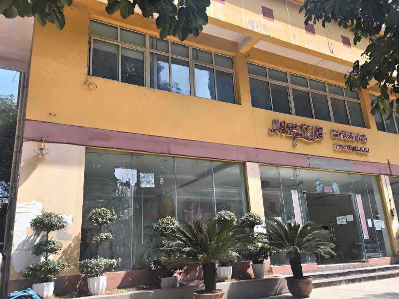 近轻轨 电梯一梯两户中庭位置 看房方便,长盛花园二手房,105万,3室2厅