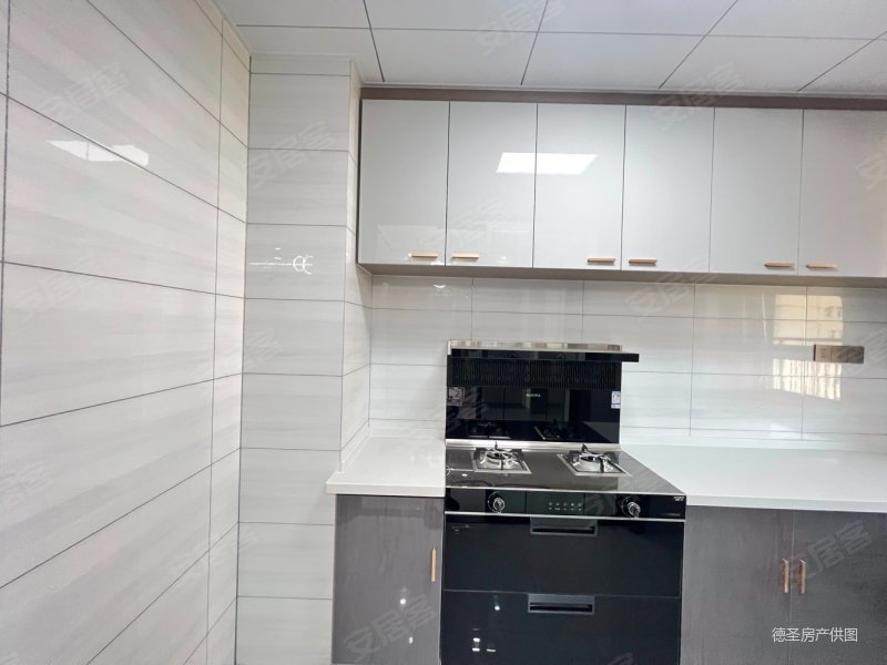 安德利鱼鸟河花园一梯两户三室两卫128平精装婚房86万