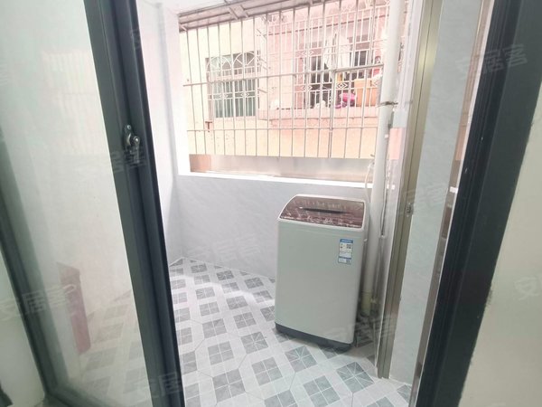 深圳龙华龙华中心区山咀头村无中介费龙华地铁站精装两房一厅汇海广场