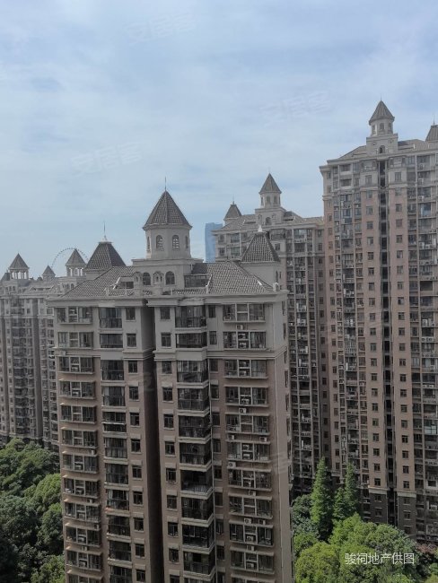 联泰香域尚城3室2厅2卫106.28㎡南185万