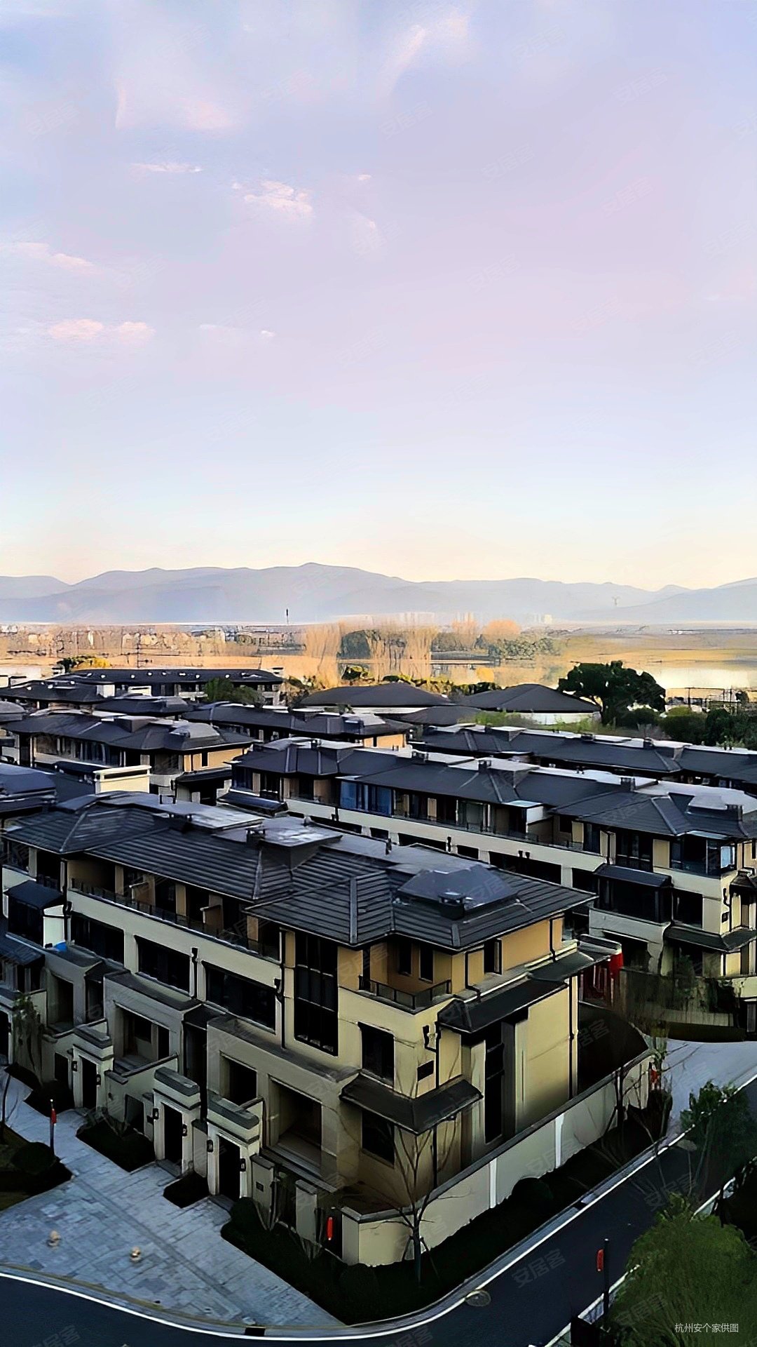 玖望排屋153实际有近300方有天有地送地下车位两个