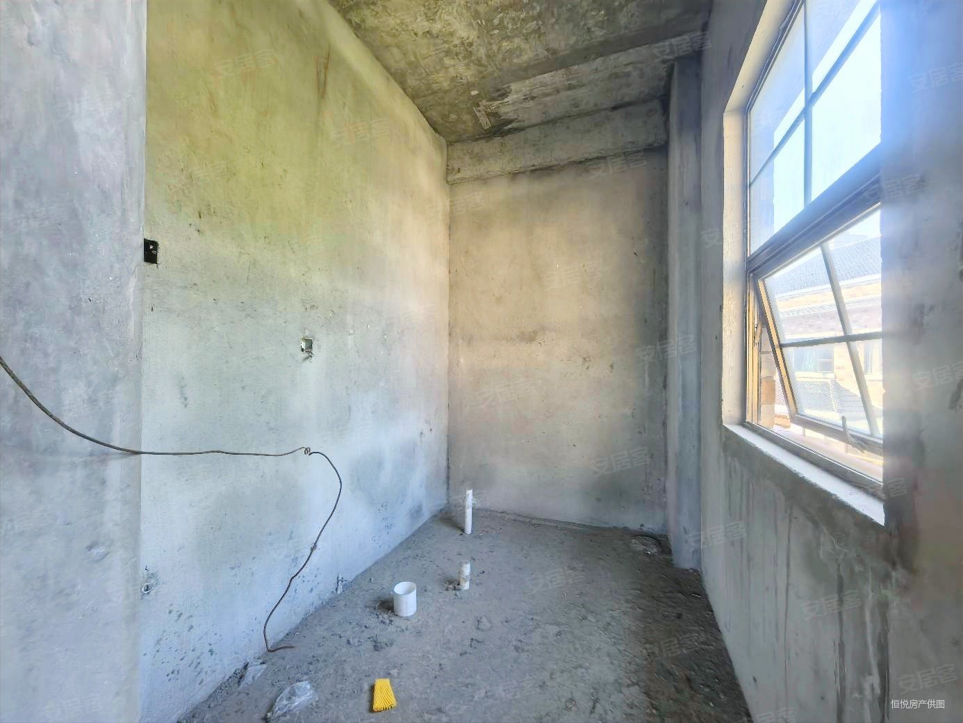 阳明山庄5室2厅2卫360㎡南北555万