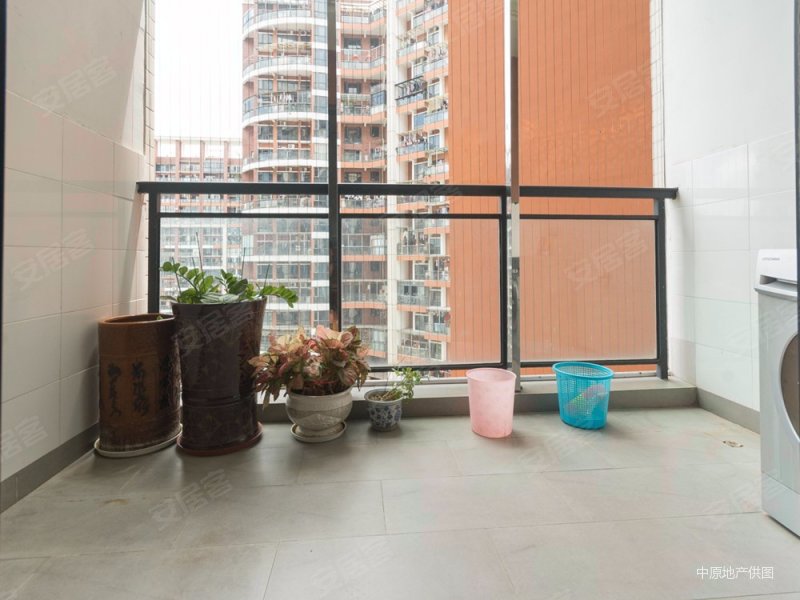 中熙香缇湾花园 交通便利 双卫格局 临地铁 刚需小三居