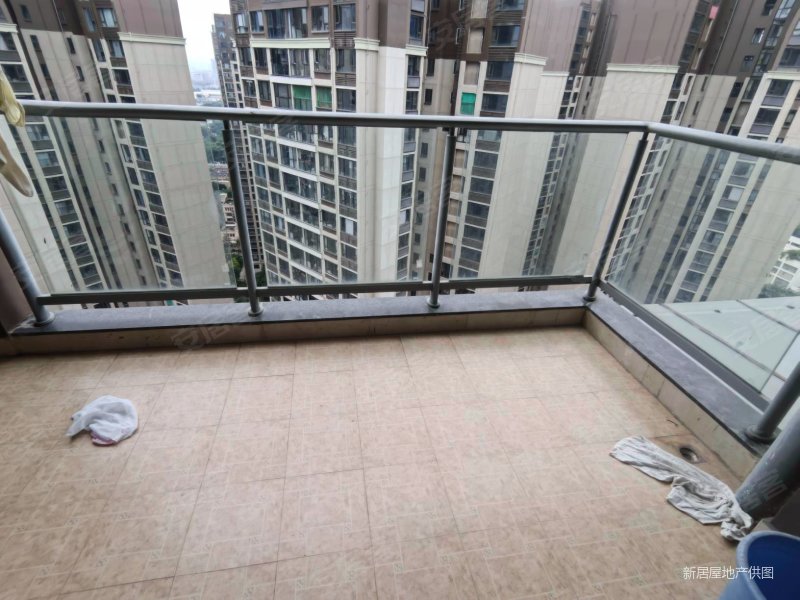 坪山中心,锦龙地铁口,京基御景印象四期,精装修,业主诚意出售