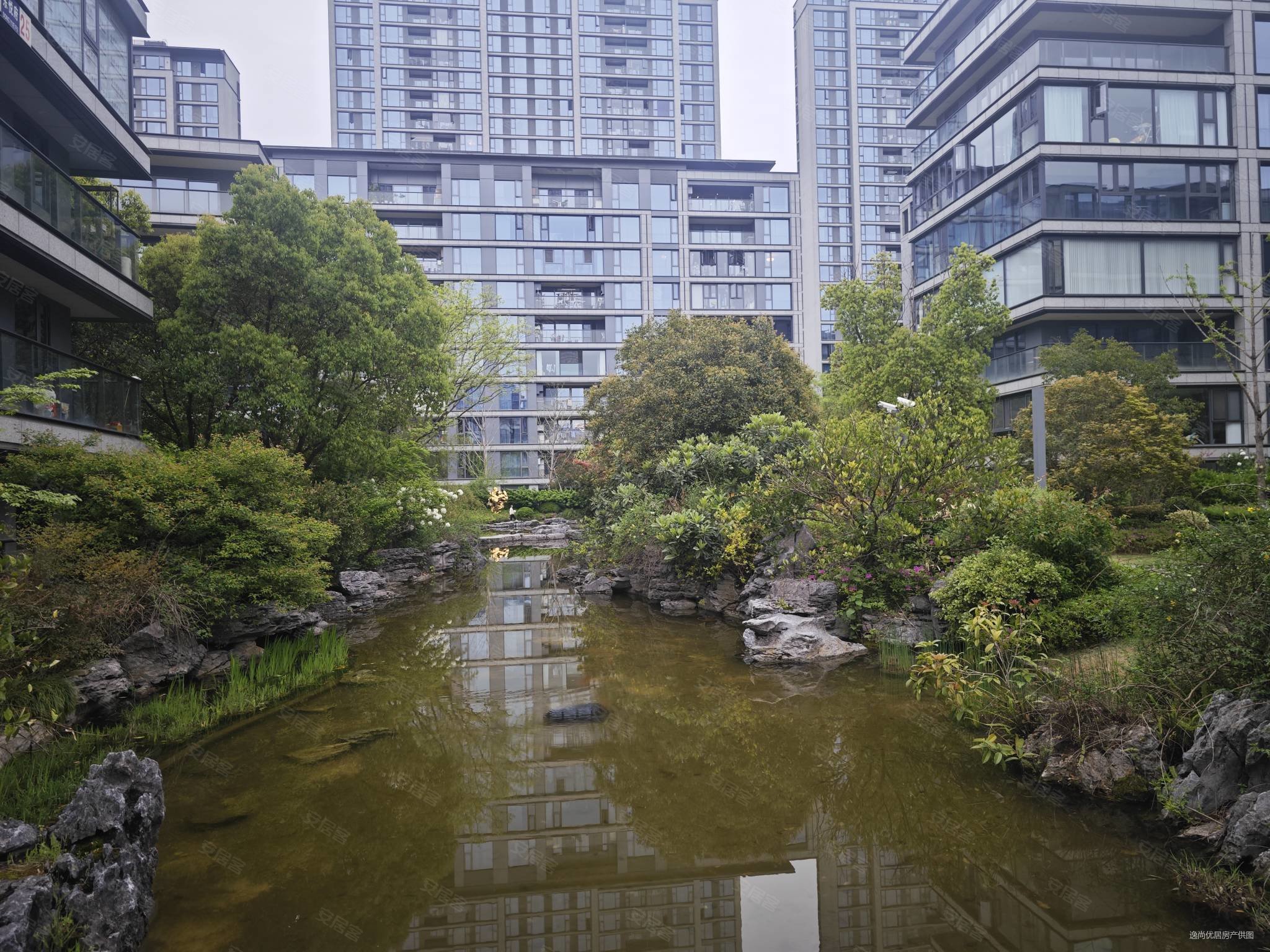 东部新城 医疗配套成熟 次新房 南北通透 出行方便一楼带花园,宁波府