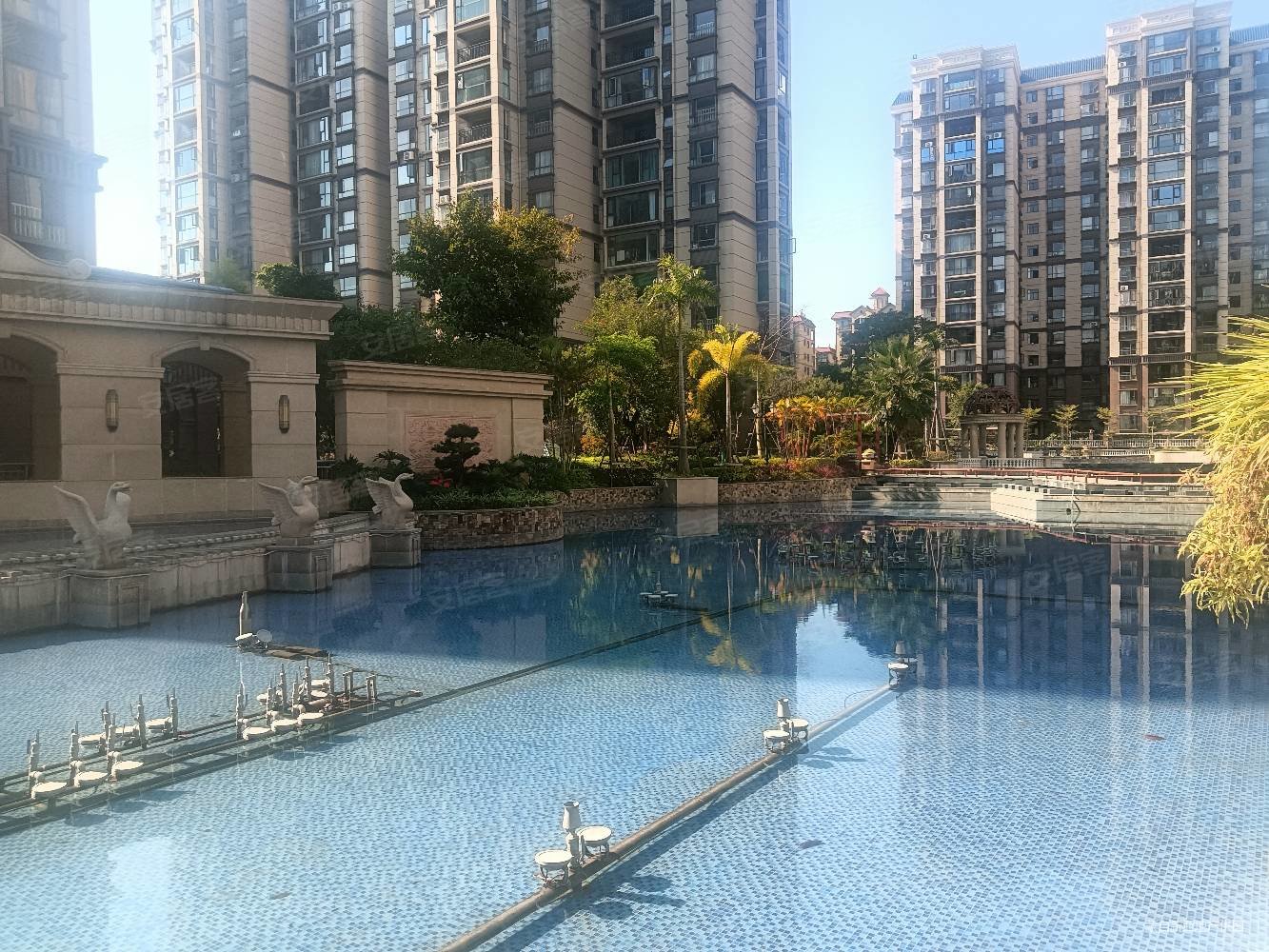 蒙自市政府洲际华府二期122平毛坯三房75万带车位满两年