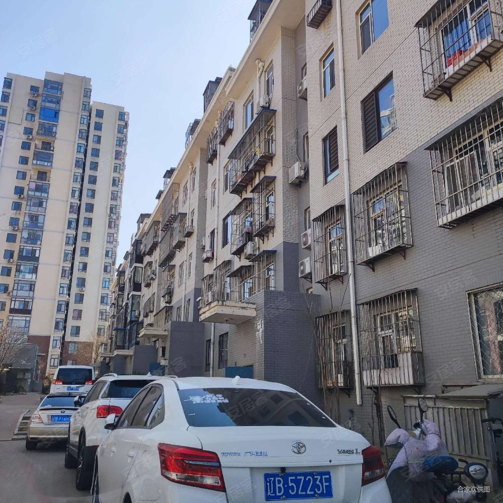 金润小区a区三楼南北通透精装修赠送阳台框架