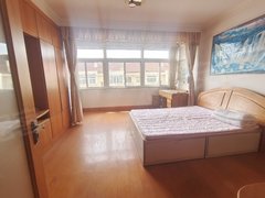 烟台芝罘黄务黄务小区鑫凤，两室顶加阁，家电齐全，赶紧市场，看房方便出租房源真实图片