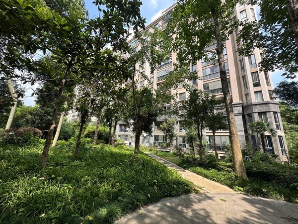 昆山周市镇卜蜂莲花江南明珠苑江南明珠苑 3室2厅2卫 精装修 129平