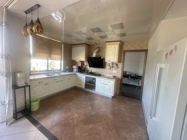 金华东阳东阳江北海德国际社区水岸绿庭(A区)可做电商245平精装带车位 有个大院子一年包物业出租房源真实图片