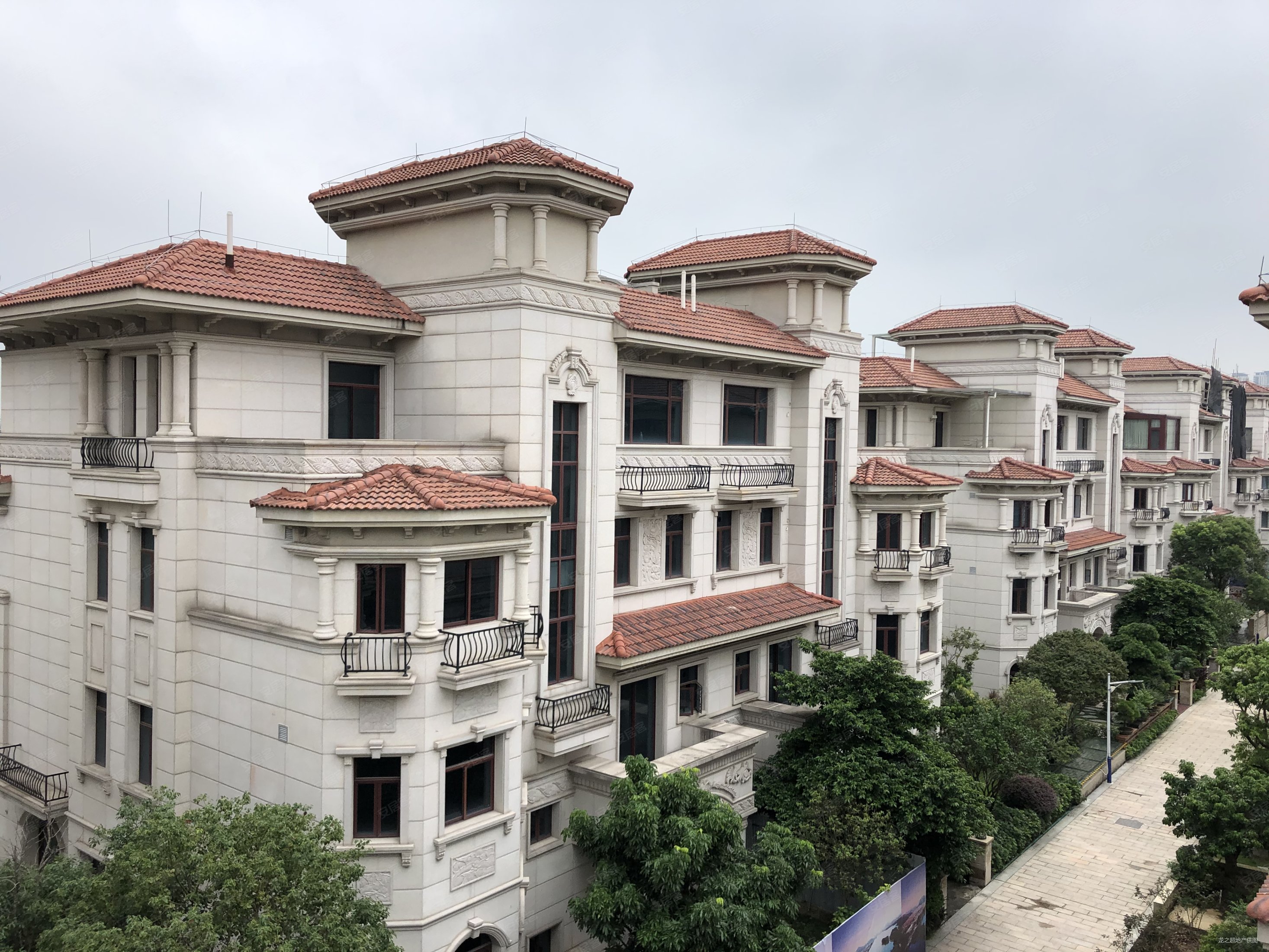 近小区进入口,碧桂园钻石湾二手房,2280万,5室2厅,6卫,746平米-佛山