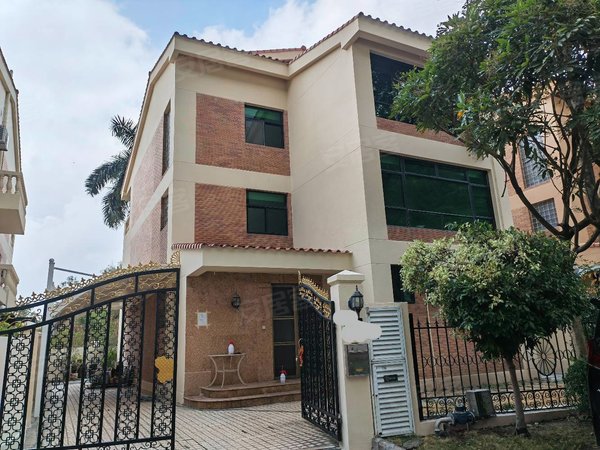 深圳罗湖银湖颐园(别墅)山顶独栋别墅,三个固定车位 带150平花园 可做