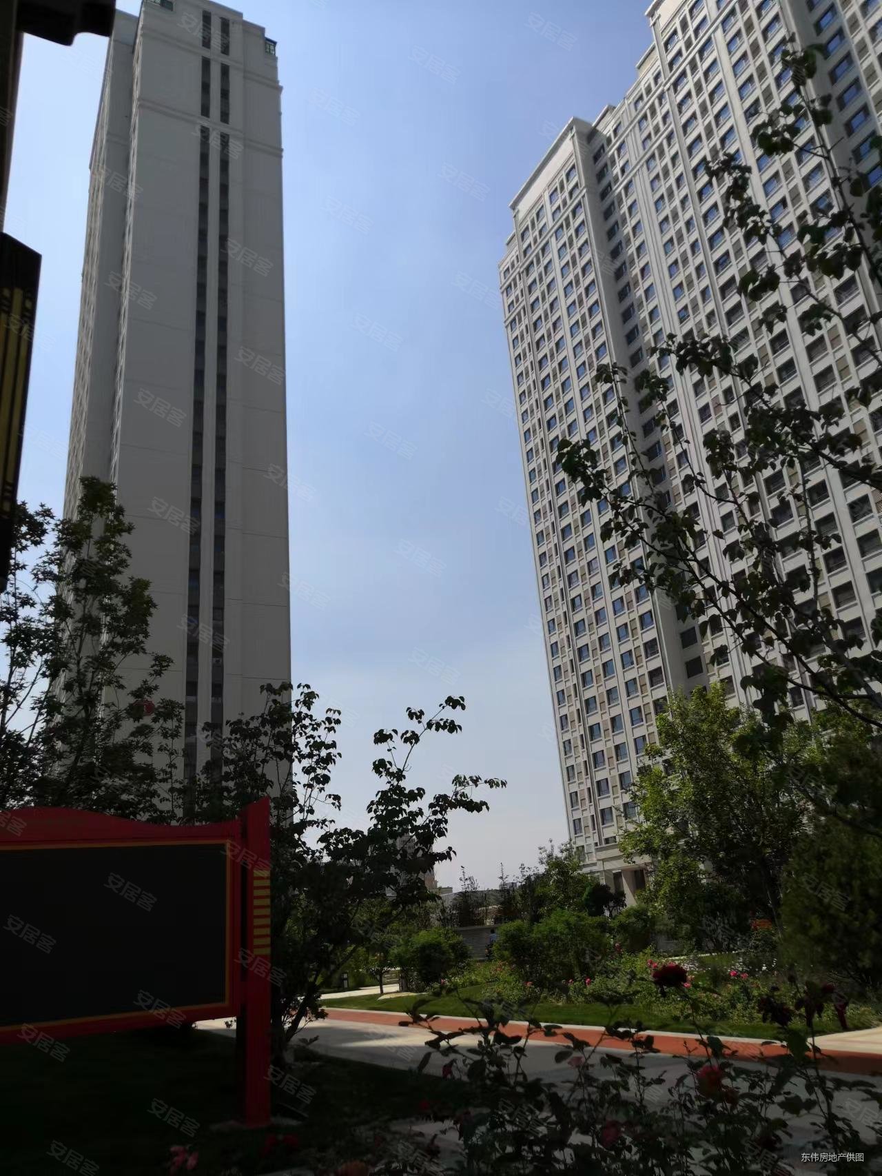 兰石豪布斯卡璟园西客站对面地铁口主干道