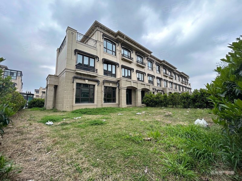 东边户联排南花园200平,可看盛泽湖景,实用面积300平,,钓鱼台别墅二手