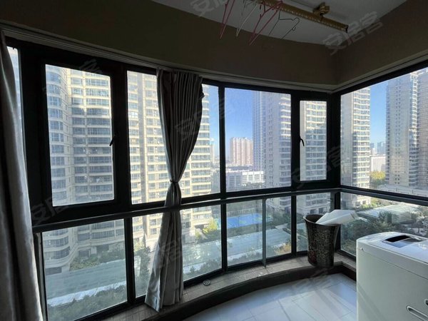 郑州金水曼哈顿曼哈顿广场燕庄地铁口 曼哈顿广场 精装修55平1室1厅