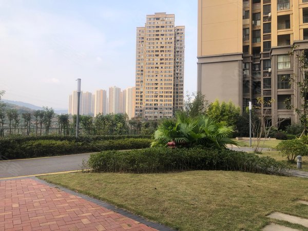 重庆渝北空港中国摩林莺花园渝北空港,轻轨三号线旁,楼下超市商圈一体